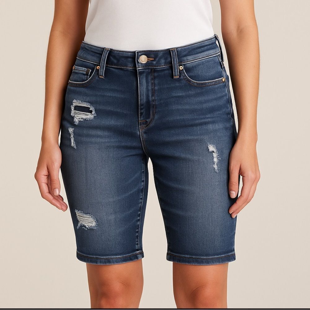 👖 Liverpool Los Angeles Distressed Hemmed Bermuda